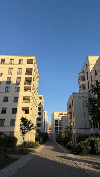 Exklusiv möblierte 2-Zimmer-Wohnung mit Balkon in Top-Lage Berlin-Mitte/Kreuzberg — photo 1